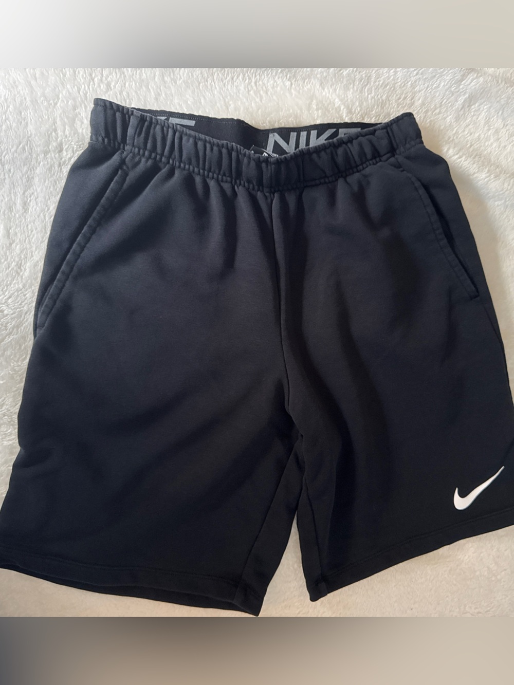 Nike Men's Standard Fit DRI-FIT 8" Fleece Basketball Shorts